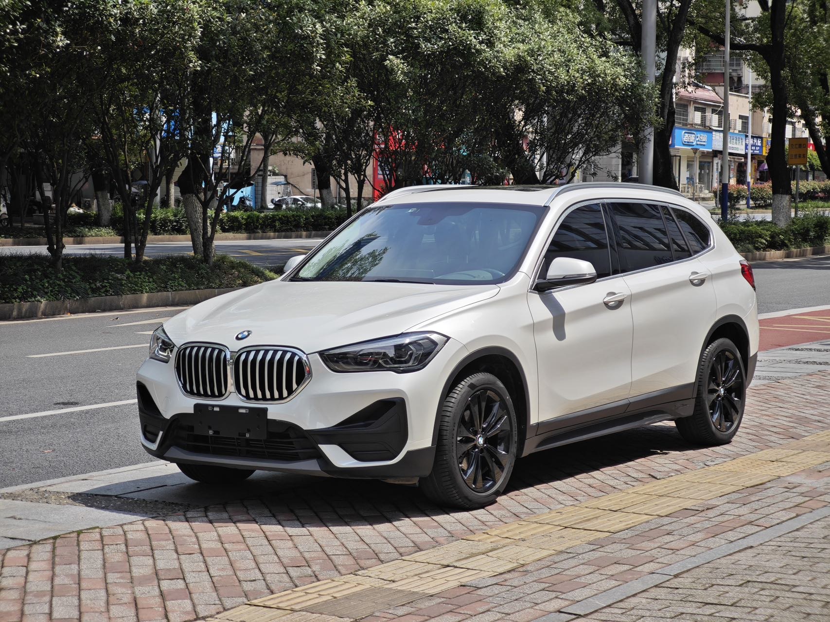 BMW X1 2021 car image 