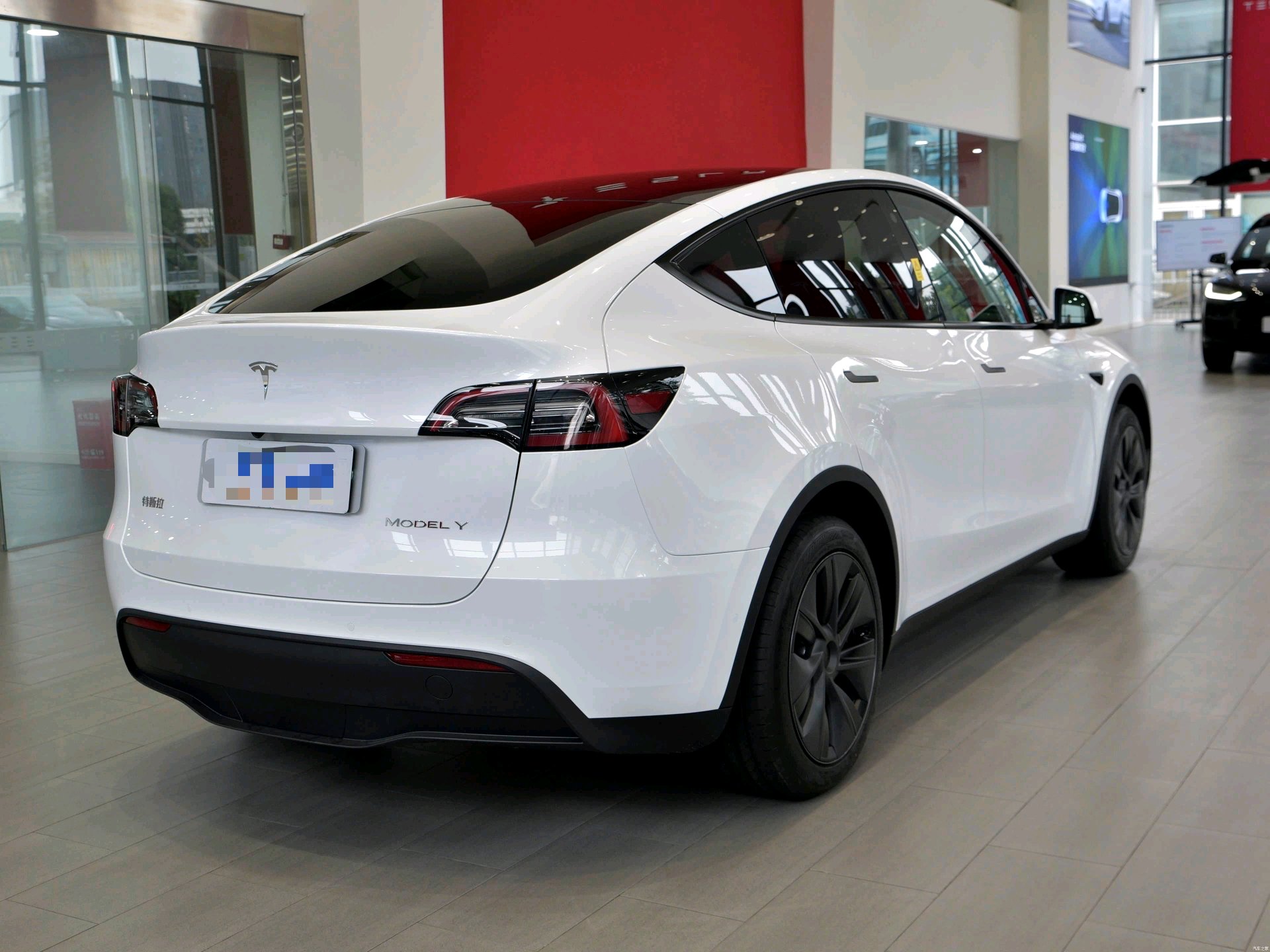 Tesla Model Y 2022 #5 Tesla Model Y 2022 صورة سيارة #5