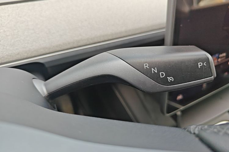 Tesla Model Y 2024 immagine di auto #14