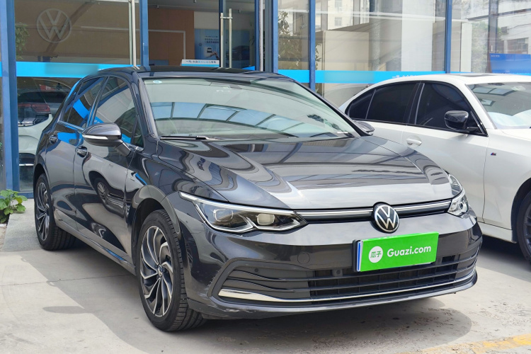 Volkswagen Golf 2023 car image #4