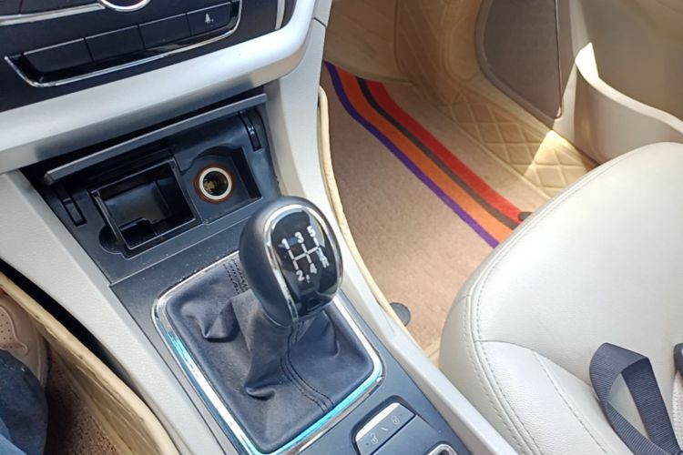 GEELY Emgrand 2015 car image #18