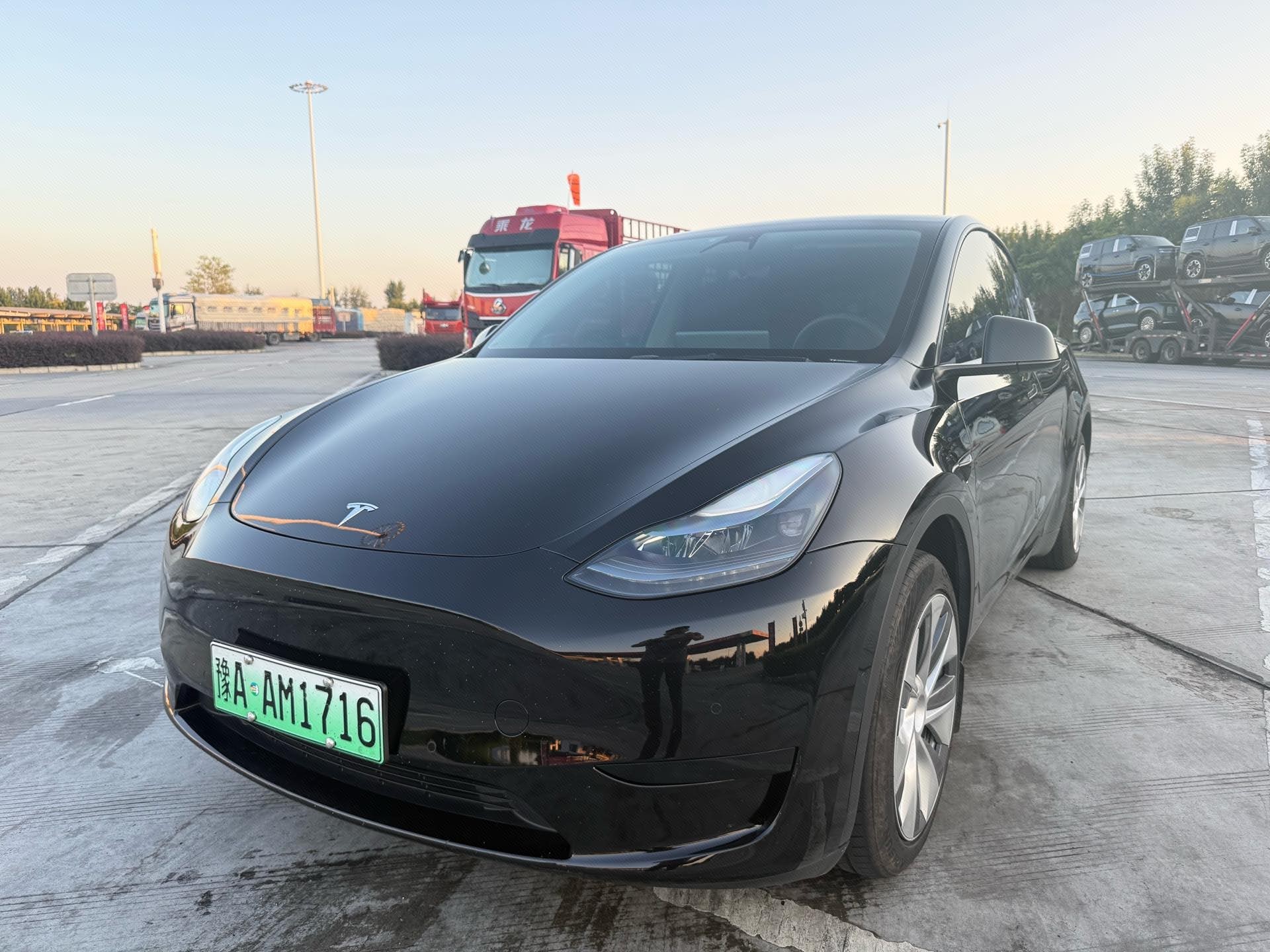 Tesla Model Y 2023 car image 