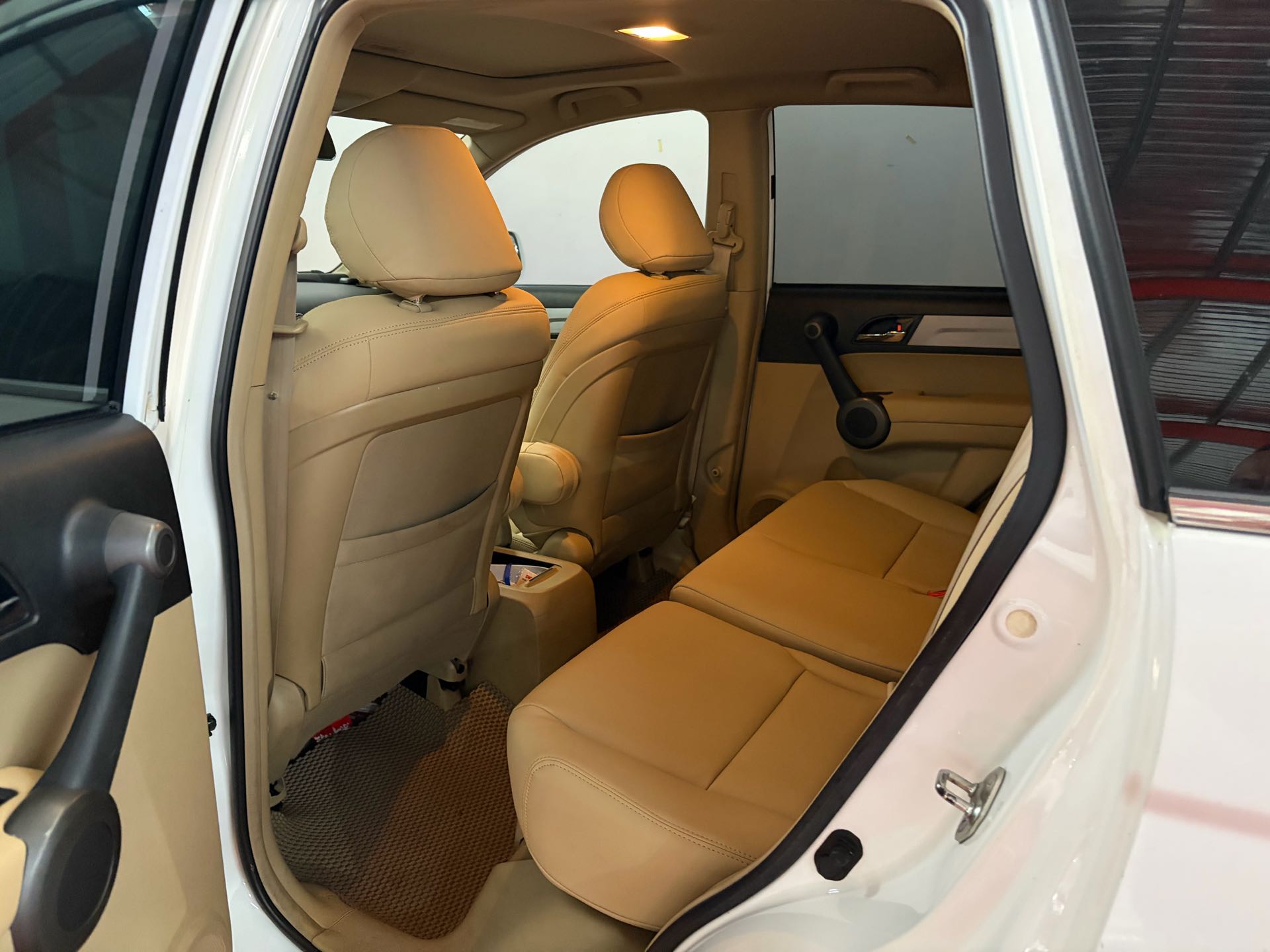 2010 car image #3