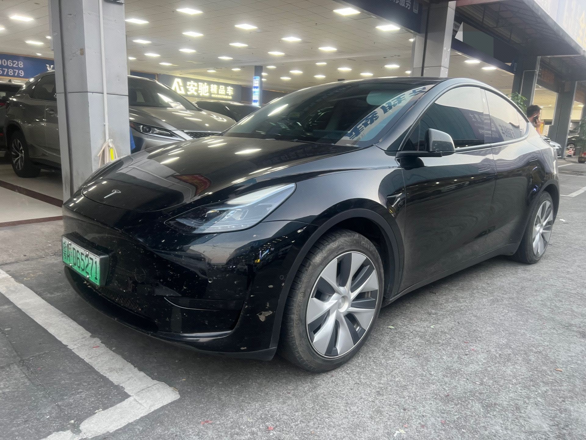Tesla Model Y 2023 immagine di auto 