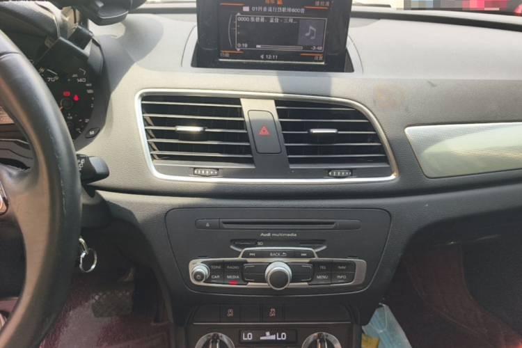 Audi Q3 2016 car image #15