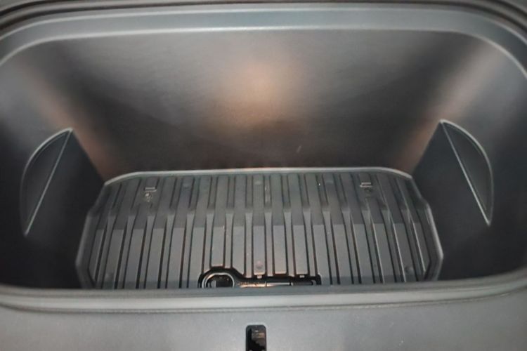 Tesla Model Y 2023 #20 Tesla Model Y 2023 car image #20