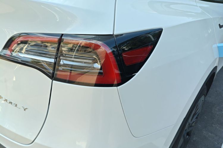 Tesla Model Y 2024 #8 Tesla Model Y 2024 car image #8