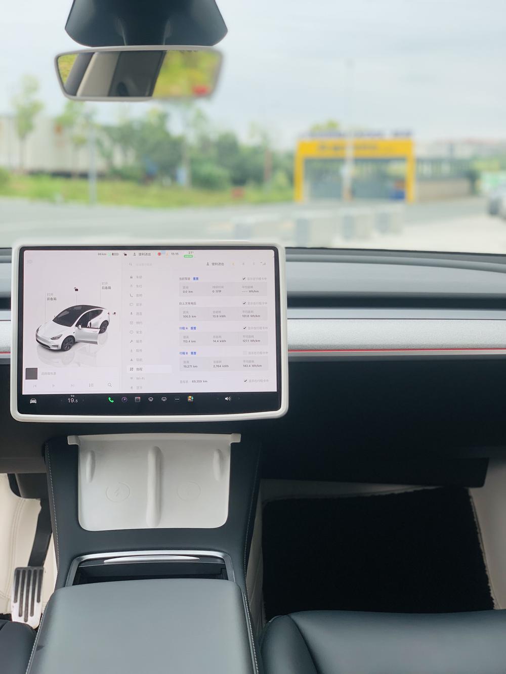 Tesla Model Y 2024 #13 Tesla Model Y 2024 car image #13