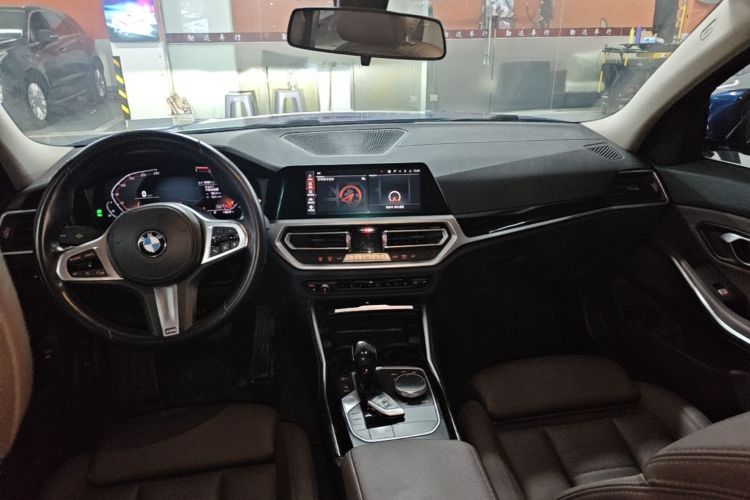 BMW 3 Series 2021 car image #10