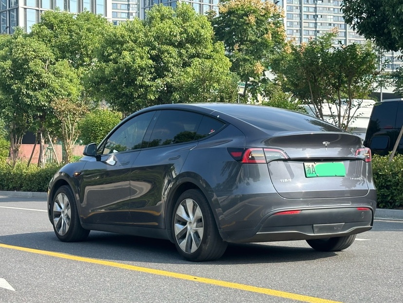 Tesla Model Y 2022 صورة سيارة #6