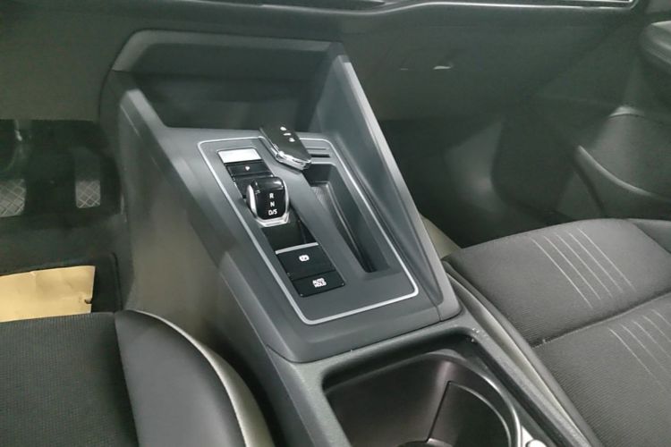 Volkswagen Golf 2022 صورة سيارة #14