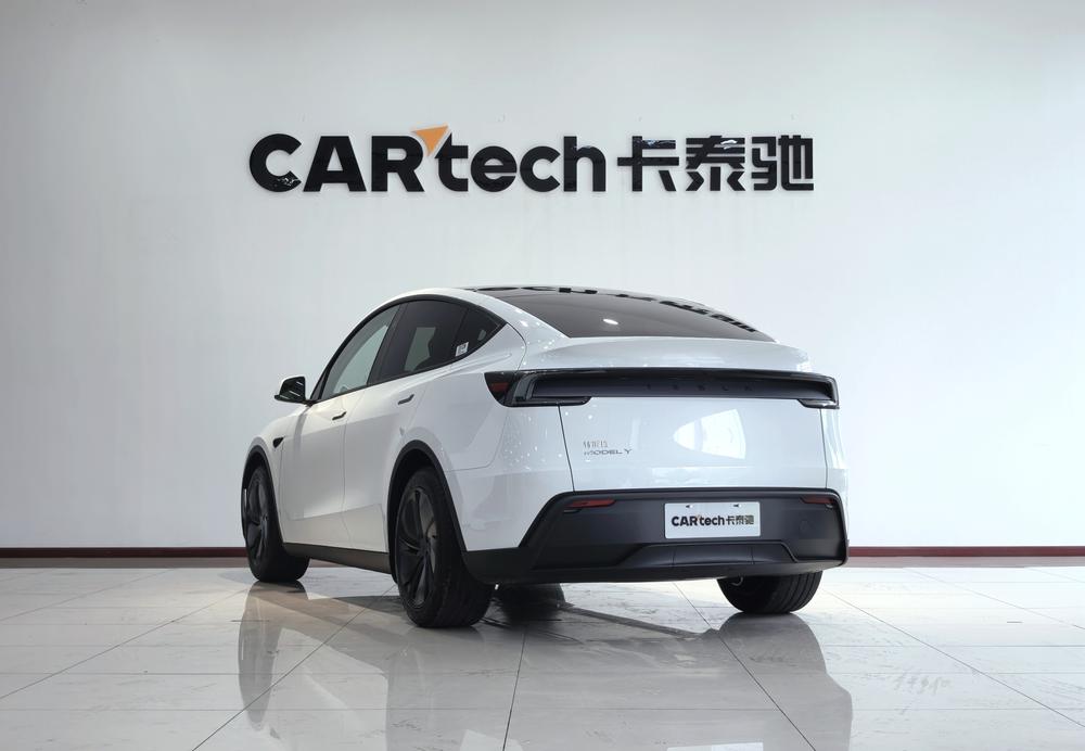 Tesla Model Y 2026 #5 Tesla Model Y 2026 immagine di auto #5