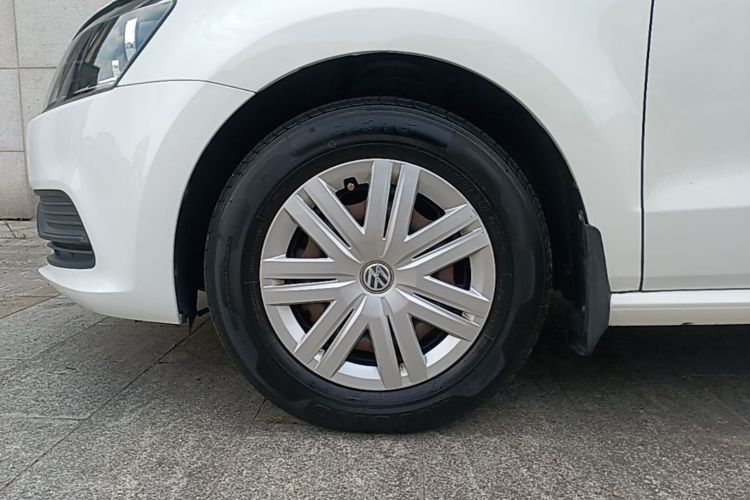 Volkswagen Polo 2017 car image #9