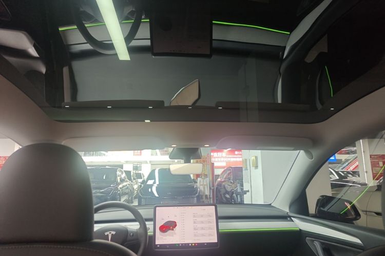 Tesla Model Y 2023 car image #18