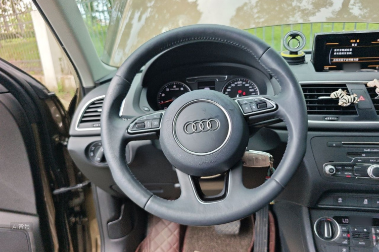 Audi Q3 2018 car image #12