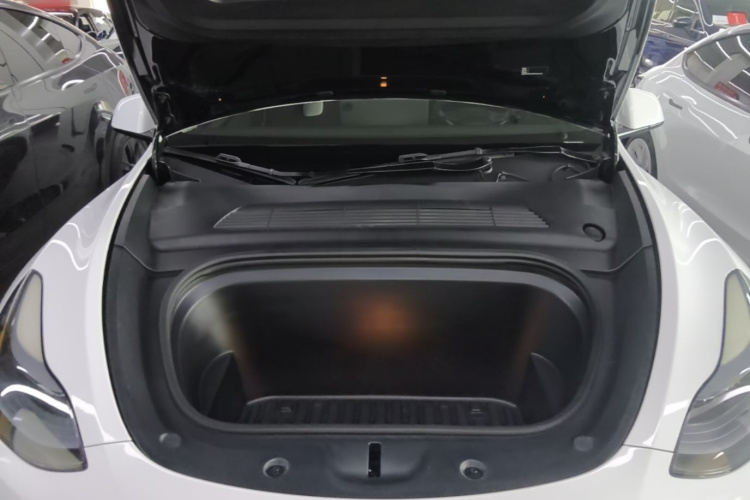 Tesla Model Y 2023 car image #20
