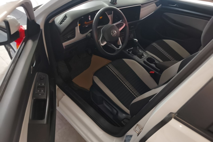 Volkswagen Bora 2024 car image #16