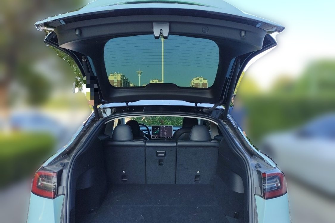 Tesla Model Y 2023 #8 Tesla Model Y 2023 car image #8