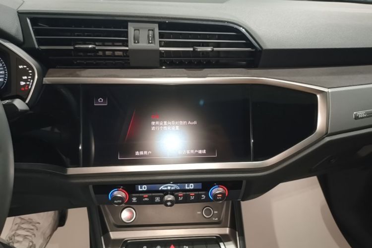 Audi Q3 2022 car image #13