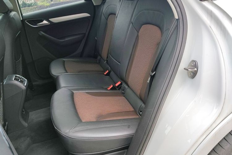Audi Q3 2017 car image #17