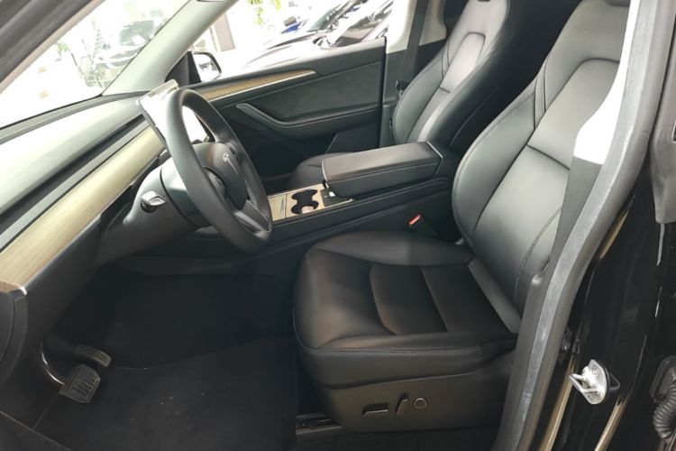 Tesla Model Y 2023 #15 Tesla Model Y 2023 car image #15