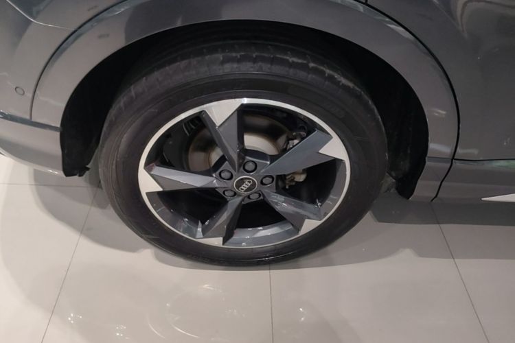 Audi Q3 2023 car image #10