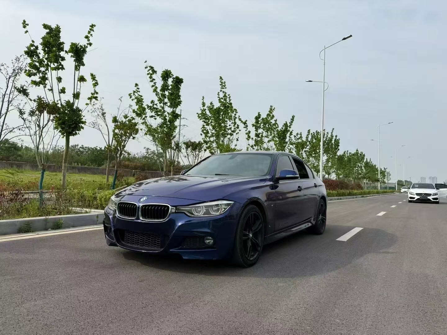 BMW 3 Series 2019 car image 