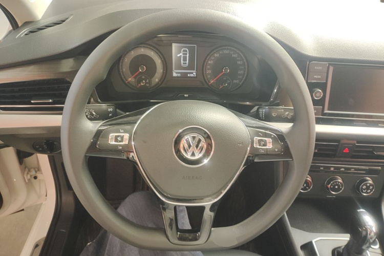 Volkswagen Lavida 2018 car image #11
