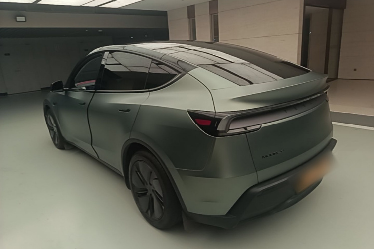 Tesla Model Y 2025 car image #5