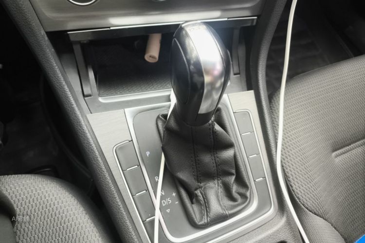 Volkswagen Golf 2016 car image #16