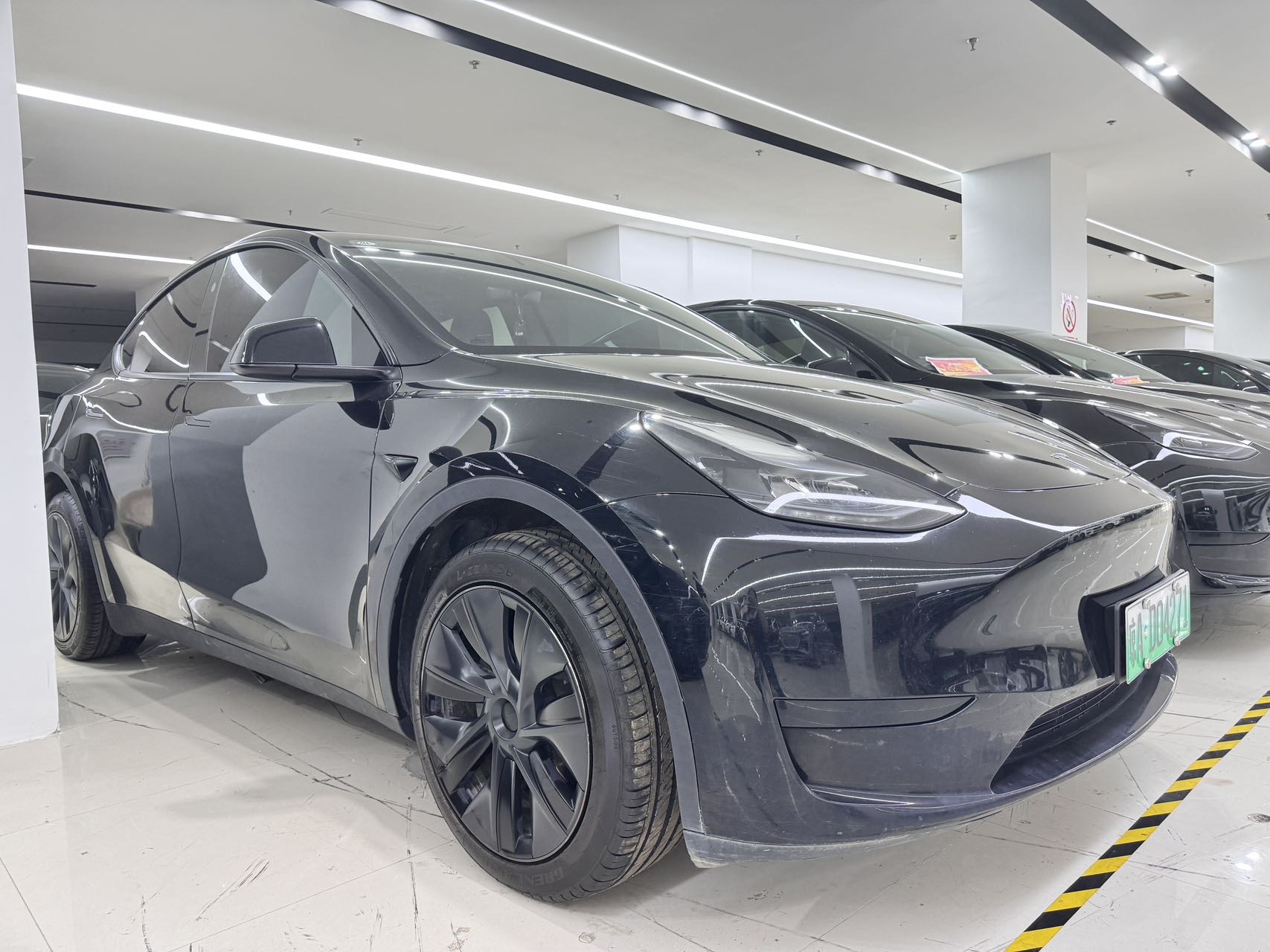 Tesla Model Y 2024 car image #2