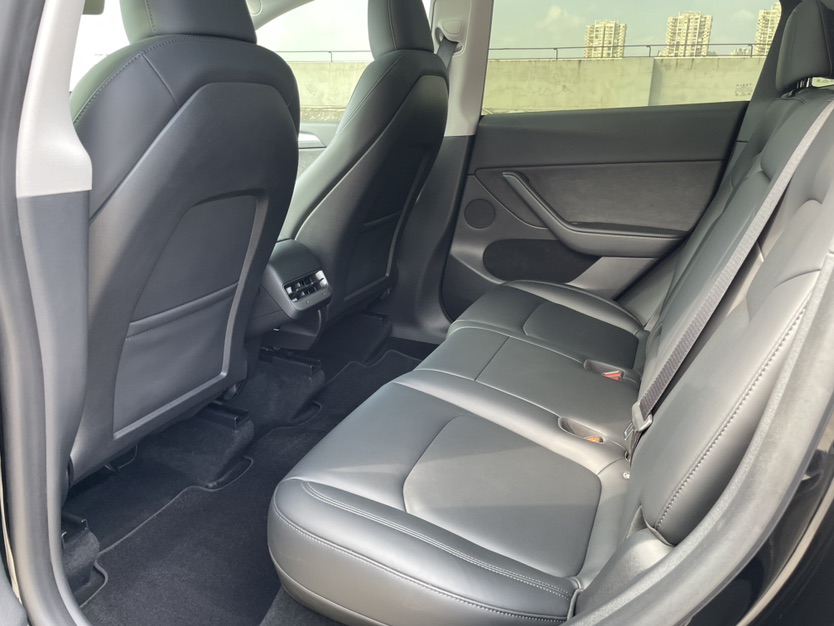 Tesla Model Y 2023 #9 Tesla Model Y 2023 car image #9