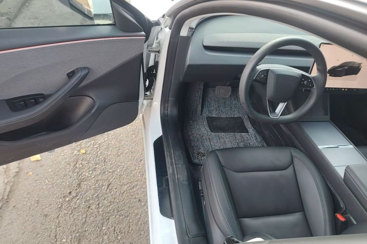 Tesla Model 3 2025 car image #16
