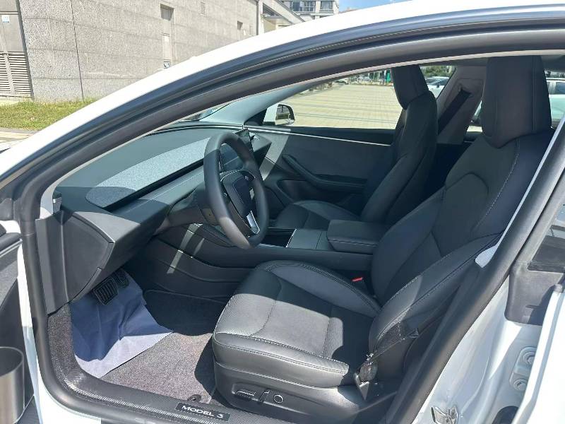 Tesla Model 3 2024 car image #4