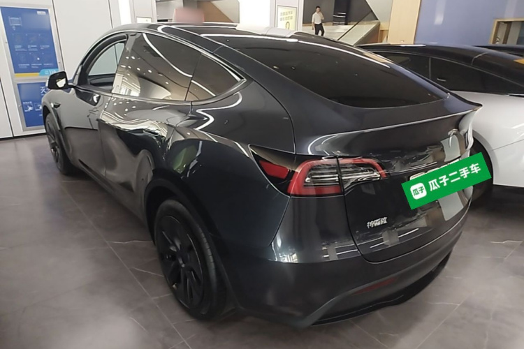 Tesla Model Y 2024 #5 Tesla Model Y 2024 car image #5