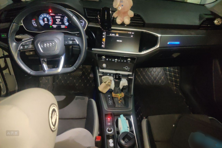 Audi Q3 2019 car image #11