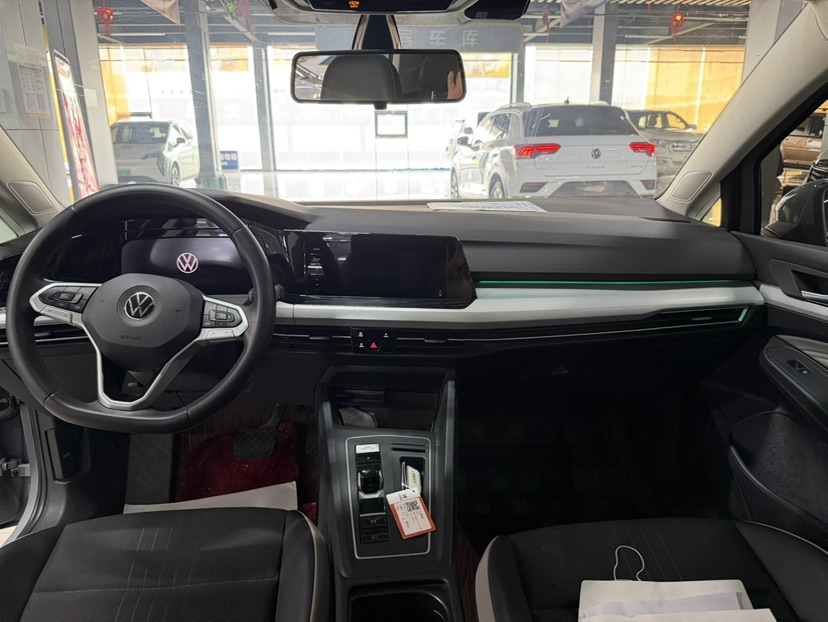 Volkswagen Golf 2023 car image #6