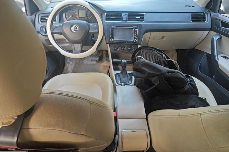 Skoda Rapid 2015 #10 Skoda Rapid 2015 image de voiture #10