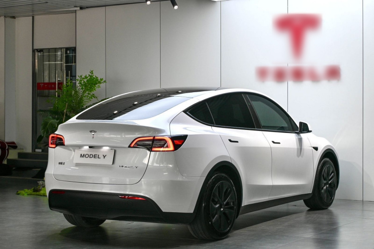 Tesla Model Y 2024 صورة سيارة #5