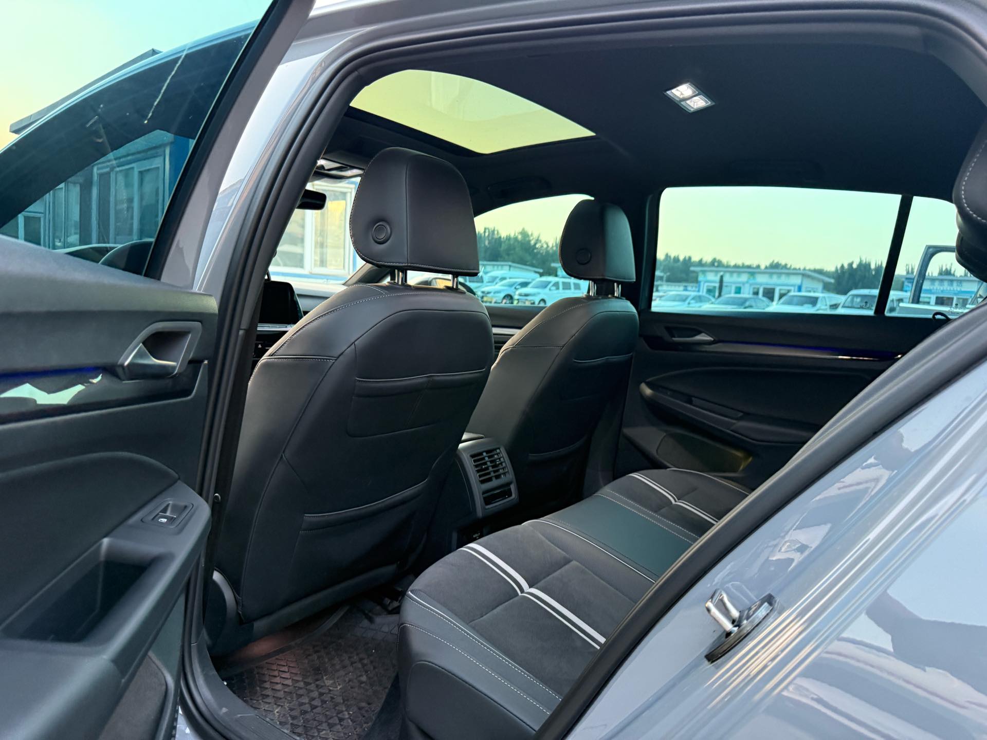 Volkswagen Golf 2022 #4 Volkswagen Golf 2022 صورة سيارة #4