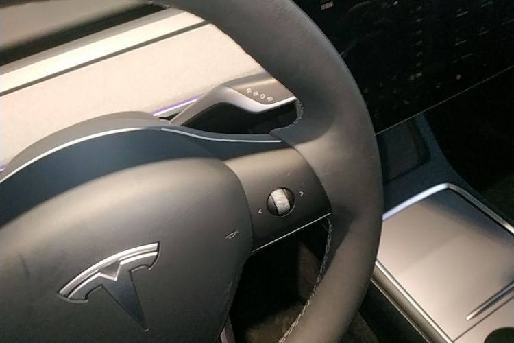 Tesla Model Y 2024 #14 Tesla Model Y 2024 car image #14