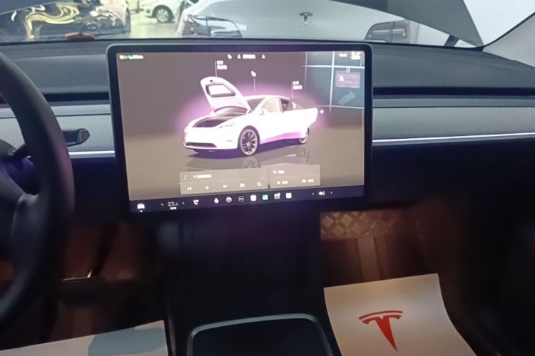 Tesla Model Y 2024 #17 Tesla Model Y 2024 car image #17