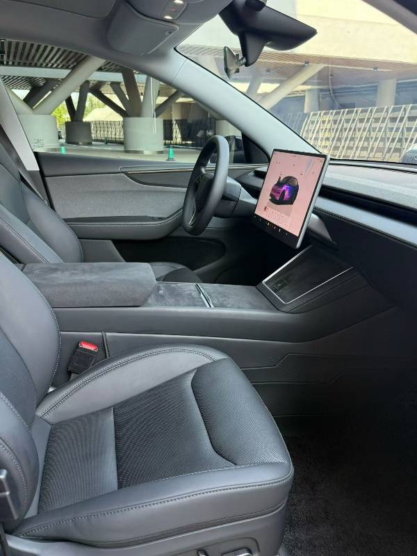 Tesla Model Y 2025 #5 Tesla Model Y 2025 car image #5