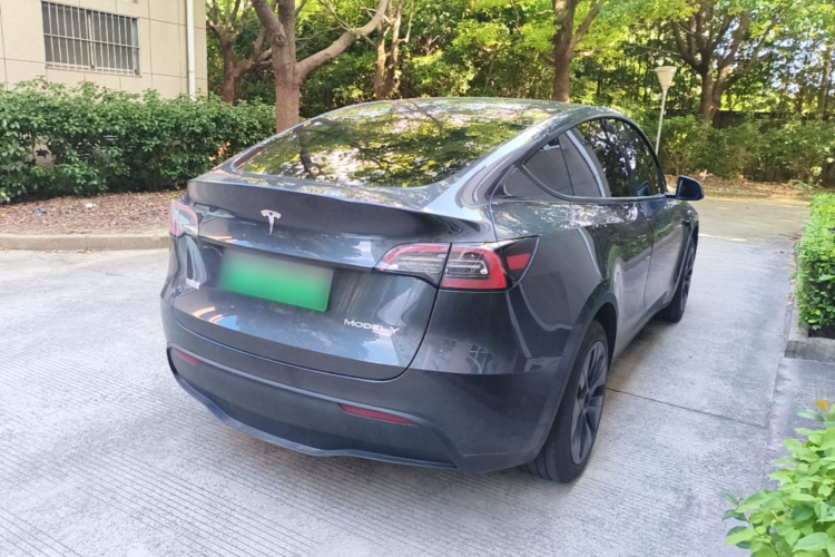 Tesla Model Y 2024 #5 Tesla Model Y 2024 car image #5