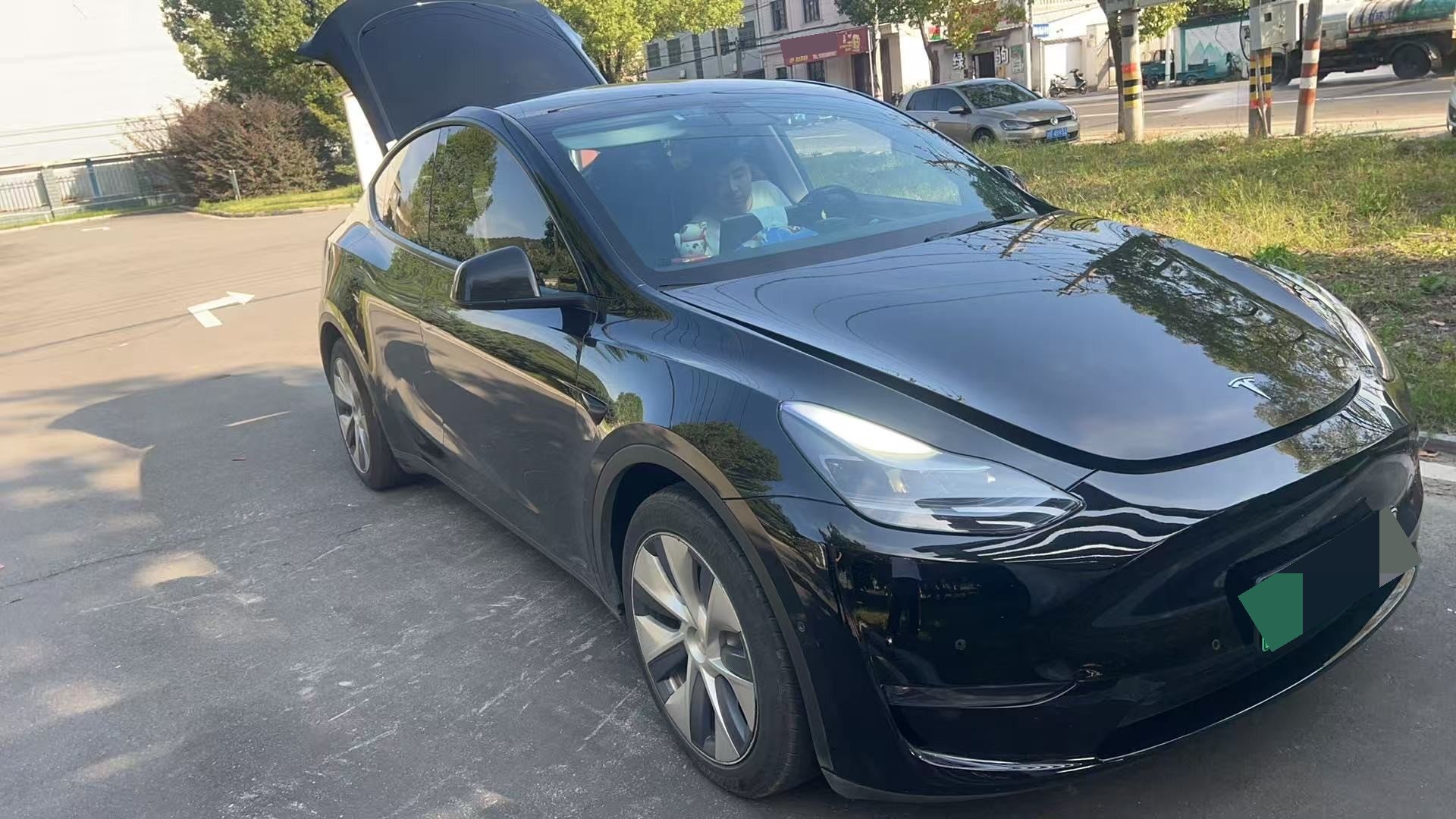 Tesla Model Y 2022 immagine di auto #2