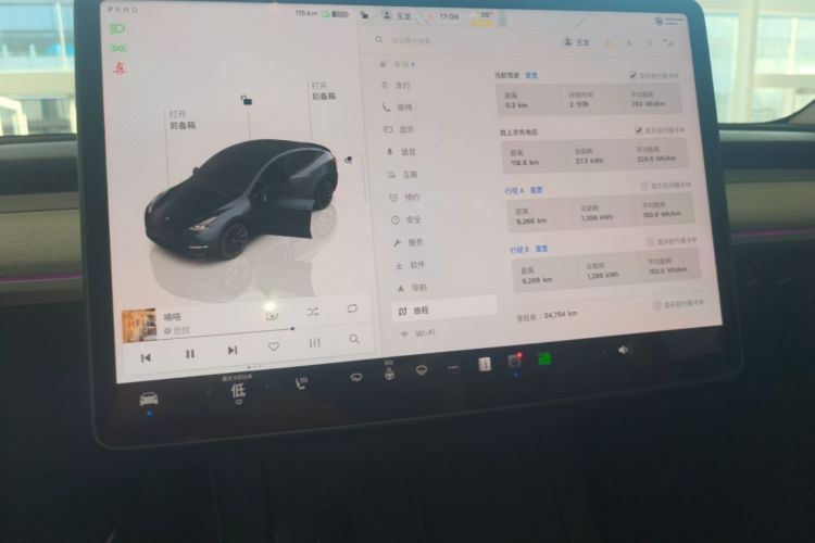 Tesla Model Y 2024 #13 Tesla Model Y 2024 car image #13