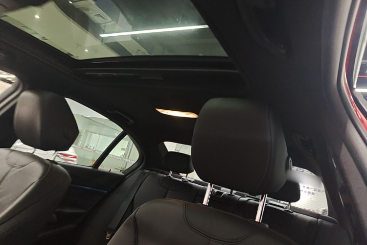 BMW 3 Series 2018 car image #18