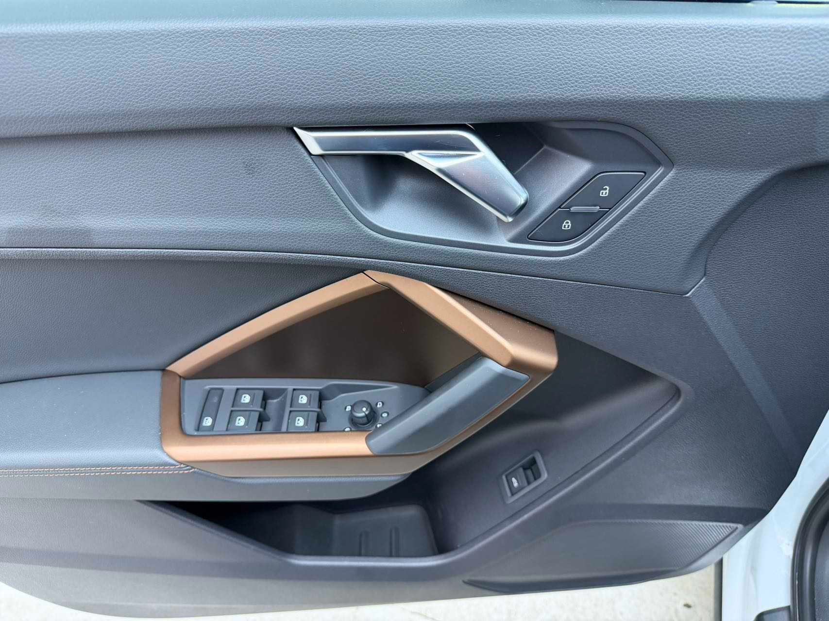 Audi Q3 2023 car image #4