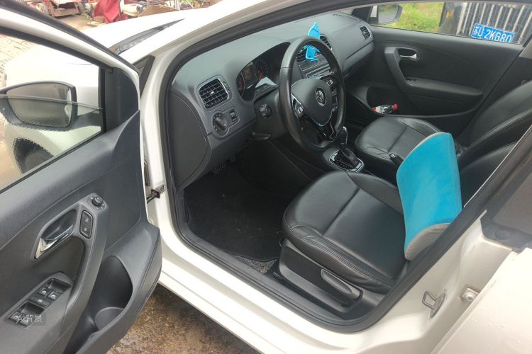 Volkswagen Polo 2017 car image #18