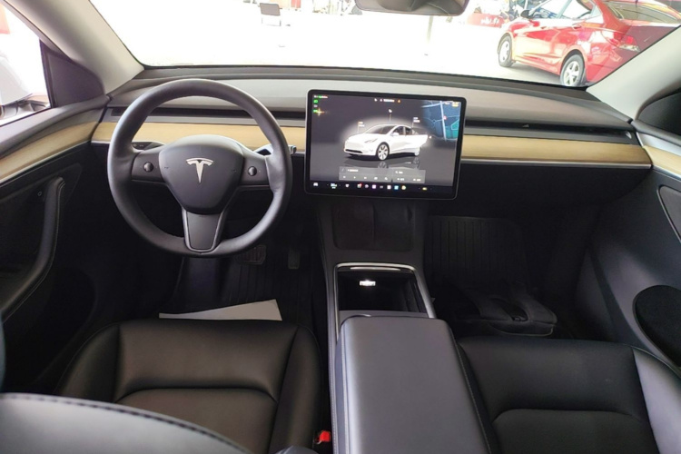 Tesla Model Y 2023 #10 Tesla Model Y 2023 car image #10